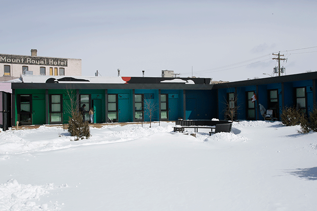 Certaines des habitations d’Astum Api Niikinaahk. Chaque logement porte le nom d’un animal sacré.