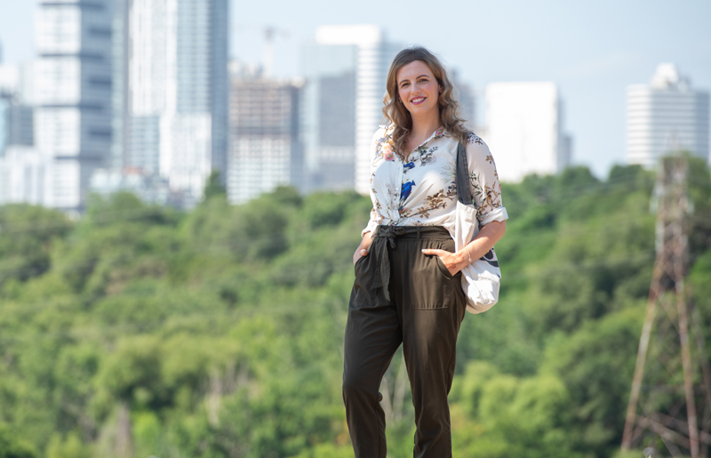 Maddie Kingston, gestionnaire, engagement social des entreprises au sein de Bénévoles Canada, a été impressionnée par la synergie créée entre les bénévoles d’Enbridge et le fournisseur de logements sans but lucratif Kiwanis Homes.