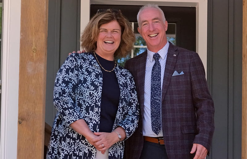 Julia Deans, president and chief executive officer, Habitat
                  for Humanity Canada and Glenn Furlong, outreach and project
                  development advisor, CMHC celebrate the key handover for 2
                  Habitat for Humanity families in Welland, Ontario.