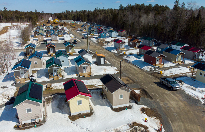 Une fois achevé, le village de micromaisons 12 Neighbours comprendra 96 logements répartis dans huit secteurs.