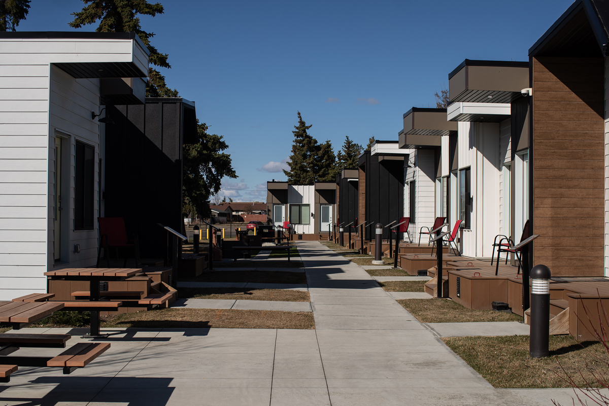 La Homes For Heroes Foundation a construit trois villages d’habitation, et d’autres sont en cours. Le village d’Edmonton (sur la photo) offre des logements, du soutien et des ressources à 20 anciens combattants.